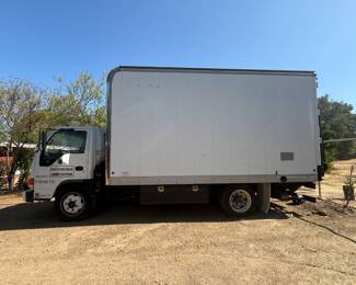 2005 Isuzu NPR low miles gas engine with lift gate
