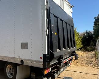 2005 Isuzu NPR low miles gas engine with lift gate