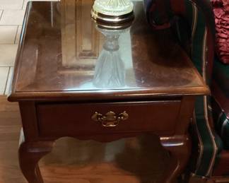 Broyhill Cherry Queen Anne Style end table