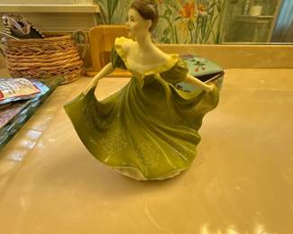 Royal Doulton Lynne HN 2329 Porcelain figurine 