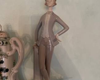 Lladro "Dama Con Sombrero" Porcelain figurine 