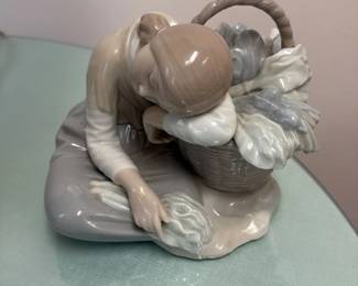 Lladro "The Flower Seller" 