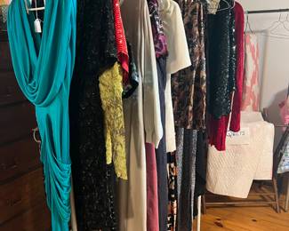 Vintage & Formal Women’s Clothing Collection – Rack filled with elegant and unique women’s garments, including cocktail dresses, evening gowns, sequined tops, dress coats, and specialty vintage pieces.
Variety of Fabrics & Styles – Satin, lace, sequins, and richly textured fabrics in bold colors, neutrals, and classic patterns.
Perfect for Collectors & Resellers – Great selection for vintage fashion enthusiasts, costume designers, or those looking for one-of-a-kind statement pieces.
✨ Gorgeous vintage formalwear & evening styles.
✨ Ideal for special occasions, resale, or theatrical use.
✨ Must-see clothing rack – standout estate finds!