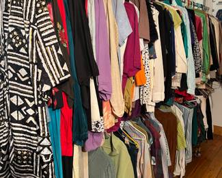 Large Collection of Women’s Clothing – Extensive wardrobe featuring a wide range of styles, colors, and sizes. Includes dresses, blouses, jackets, sweaters, skirts, and slacks.
Vintage & Contemporary Pieces – Mixture of timeless vintage fashions and modern wear, perfect for collectors, resellers, or anyone looking to refresh their wardrobe.
Variety of Fabrics & Patterns – Bold prints, classic solids, lightweight summer wear, and cozy fall/winter options.
✨ Great opportunity for vintage fashion lovers and bargain hunters.
✨ Perfect for resale, costume design, or building a unique wardrobe.
✨ Hundreds of pieces – must-see clothing collection!