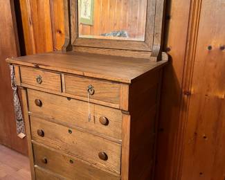 Antique Oak Dresser with Mirror – Tall, narrow oak dresser featuring six drawers with a mix of original wooden knobs and metal pulls. Topped with an attached rectangular swivel mirror framed in oak. Solid construction with a simple, rustic design—perfect for farmhouse, cottage, or vintage-inspired interiors.
✨ Classic early 20th-century craftsmanship.
✨ Functional storage with timeless style.
✨ Great addition to your Antique & Vintage Oak Furniture Collection!