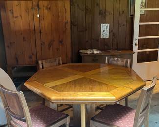 Vintage Oak Dining Table – Unique octagon-shaped oak table with beautiful inlaid wood pattern on the top and sturdy turned legs. Solidly built and full of rustic character, perfect for family gatherings or a cabin retreat.
Set of 4 Wooden Dining Chairs – Matching wooden chairs with upholstered seats in a burgundy patterned fabric. Comfortable and durable, a great complement to the table.
Rustic Wooden Wardrobe/Cabinet – Large two-door storage cabinet with simple wood grain finish. Perfect for use as a pantry, linen cabinet, or general storage.
✨ Solid oak craftsmanship built to last.
✨ Perfect for farmhouse, rustic, or cottage dining spaces.
✨ Must-see set – great for entertaining!