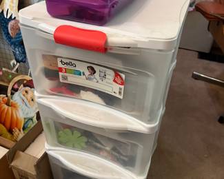 Storage containers