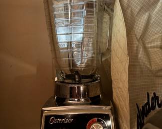 Very nice vintage osterizer blender, one of many