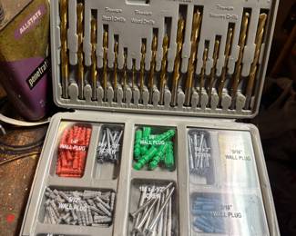 Drill bit set 
