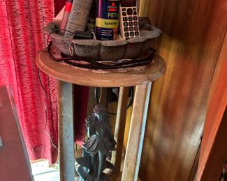 Vintage accent table, sculpture