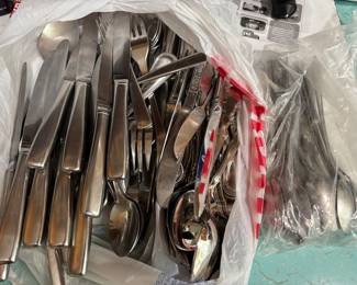 Silverware sets 