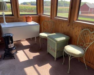 Nice vintage table, soda, shop, chairs, vintage stove, wicker table with storage