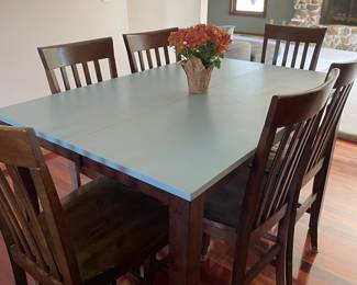 Nice table and chairs