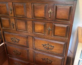 Very nice dresser 