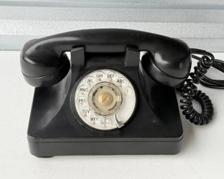 67 VintageRotaryDialTelephone
