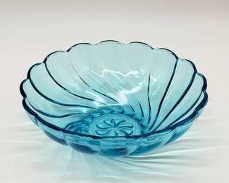 93 VintageHazelAtlasCapriAzureBlueSwirlServingBowl