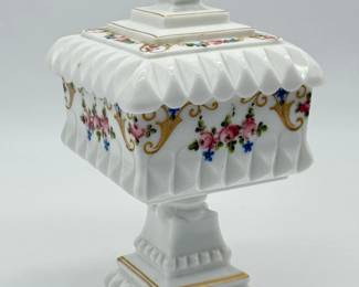 27 VintageWestmorelandMilkGlassWeddingBoxwLid