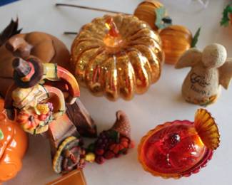 Glass pumpkin, chicken on nest