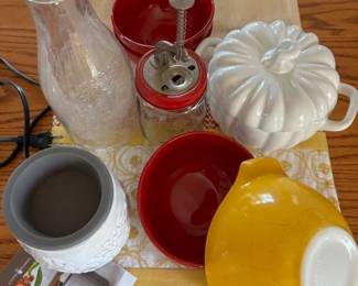 Various kitchen items