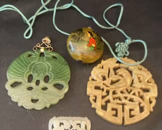 Beautiful Jade Pieces And Extra