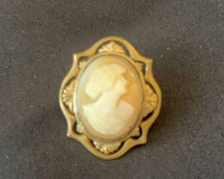 005 Beautiful Cameo Brooch