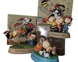 Vintage Peanuts Snoopy Figurines Snow globe Original Boxes