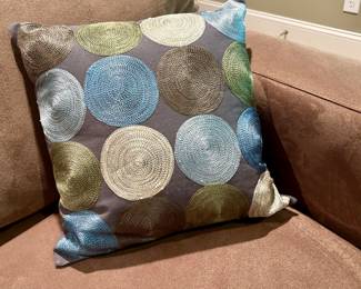 Decorative Pillow with Embroidered Circles - 6
Modern accent pillow featuring embroidered circular patterns in blue, green, gold, and tan tones on a gray background. Adds a fun pop of color and texture to any room.

Dimensions (approx.): 16” × 16”
Condition: Good, gently used