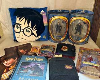 002 Harry Potter Collectors Items, Keychains, Figures, Books Some LOTR