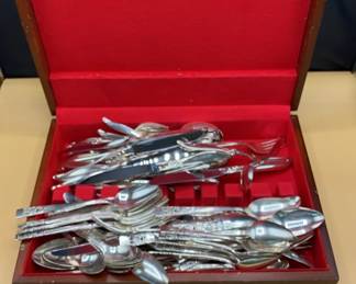 Oneida Silver Plated Flatware In The Coronation And Skyward Pattern