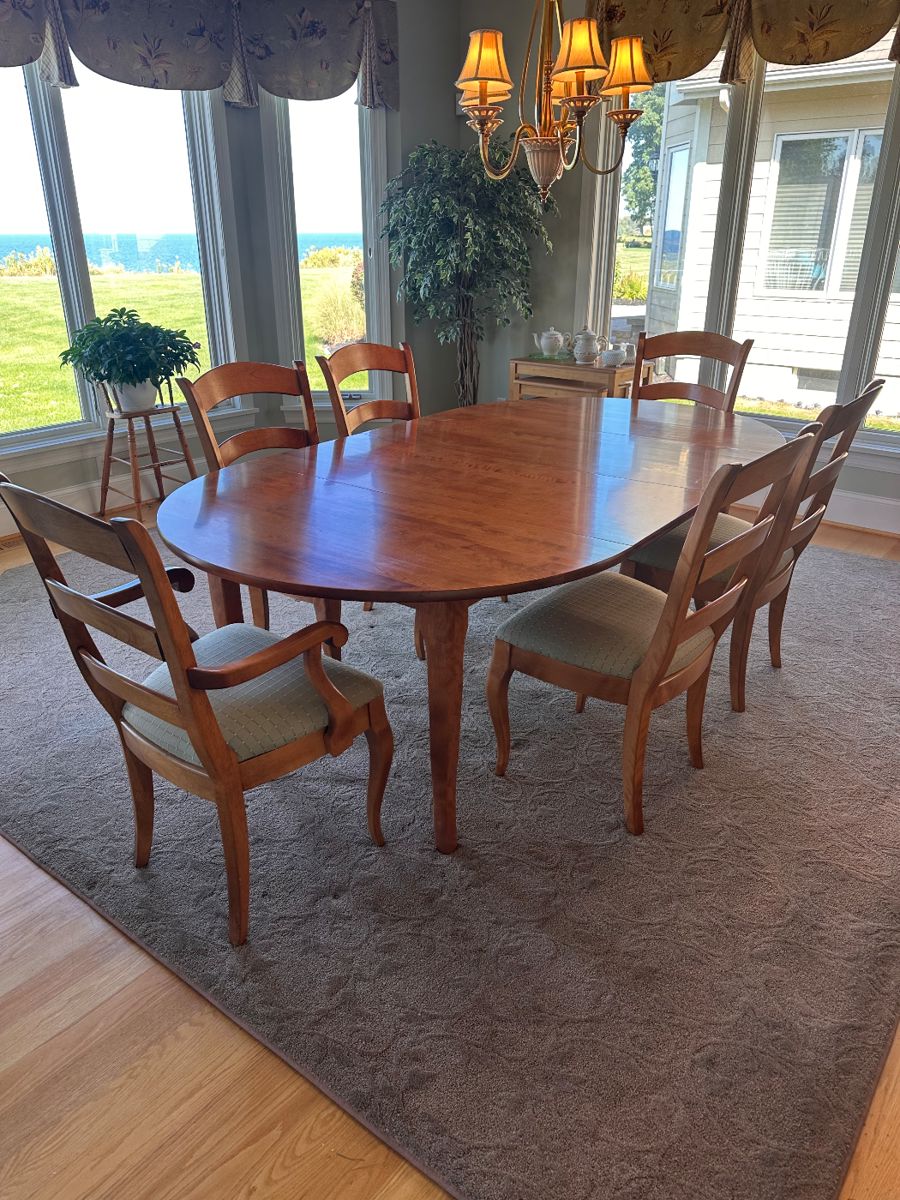 (12) Nichols & Stone quality dining set.  Heavy and sturdy.  2 leaves with apron. 50”d, each leaf 20”d, max oval 50” x 90”.  Quality chairs: 2 arm chairs and 4 side chairs.  