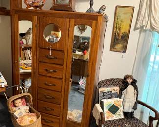 Antique men's wardrobe with 2 mirrored doors and 6 drawers. Provides lots of storage and very cool looking.