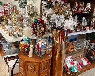 More decorative holiday items.