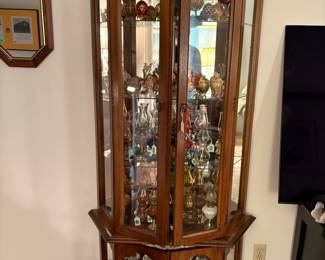 Nice lighted curio cabinet...has 2 bulbs rather than a single.