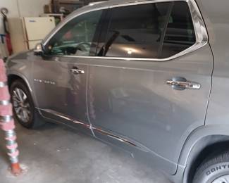 This picture makes it appear to have damage on rear door. It does not. Better pics will be posted this week.