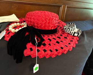 Sweet vintage hat - So cute!