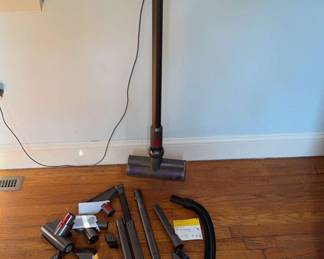 Dyson Cyclone v10 With Attachments