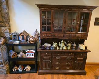 Beautiful Ethan Allen china hutch!