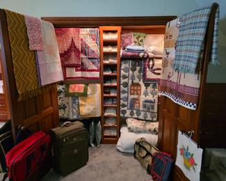 Antique quilts, bedding and blankets. 