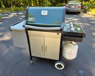Beautiful Webber propane grill. Very good Condition!!