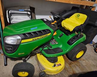 John Deere D110