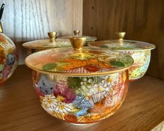 Japanese Gold Floral Pattern Tea Pot with 6 Lidded Teacups