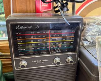 1970s Realistic Astronaut-5 Band AM/FM Radio