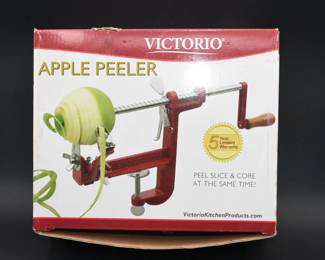 Victorio apple peeler in box