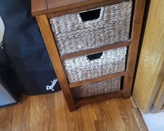 Mercedes Bins