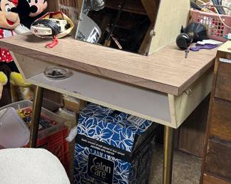 MCM Beauty Salon Table with Mirror