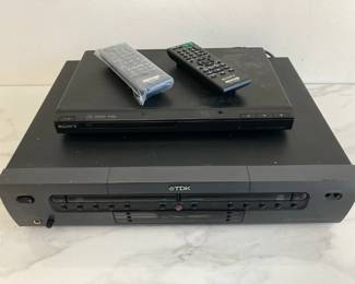 Lot 7769 TDK DA5900 4X Digital Audio CD Recorder  Sony DVPSR200P CDDVD Player