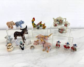 Lot 7596 Vintage Porcelain Miniature Figurines