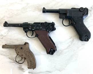 Lot 7630 Vintage Toy Guns  Luger Park Plastics  Luger 9MM Automatic  National Metal