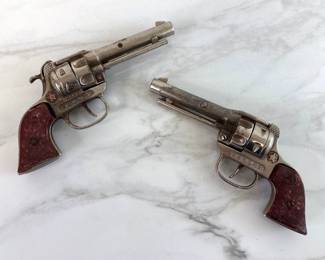 Lot 7610 Vintage Hubley Metal Cowboy Toy Guns Pistols