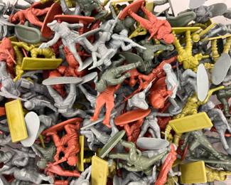Lot 7709 Vintage Toy Plastic Army Men